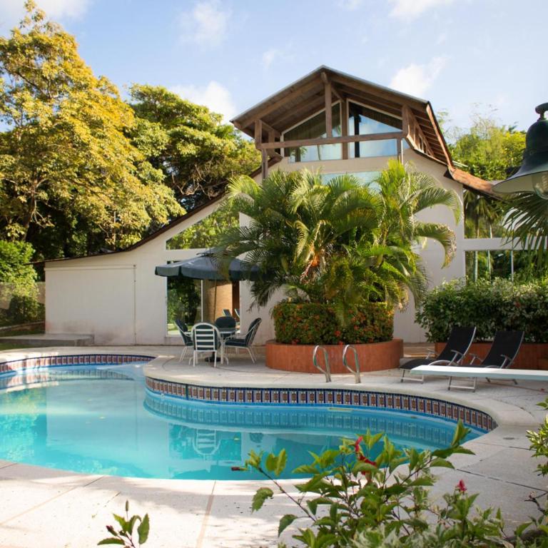 Villa boutique con piscina y vehículo - Casa de 4 dormitorios - 1