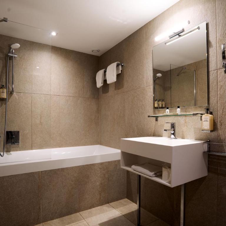 Villa Azur - Chambre Double Supérieure - Vue sur Rue - 6