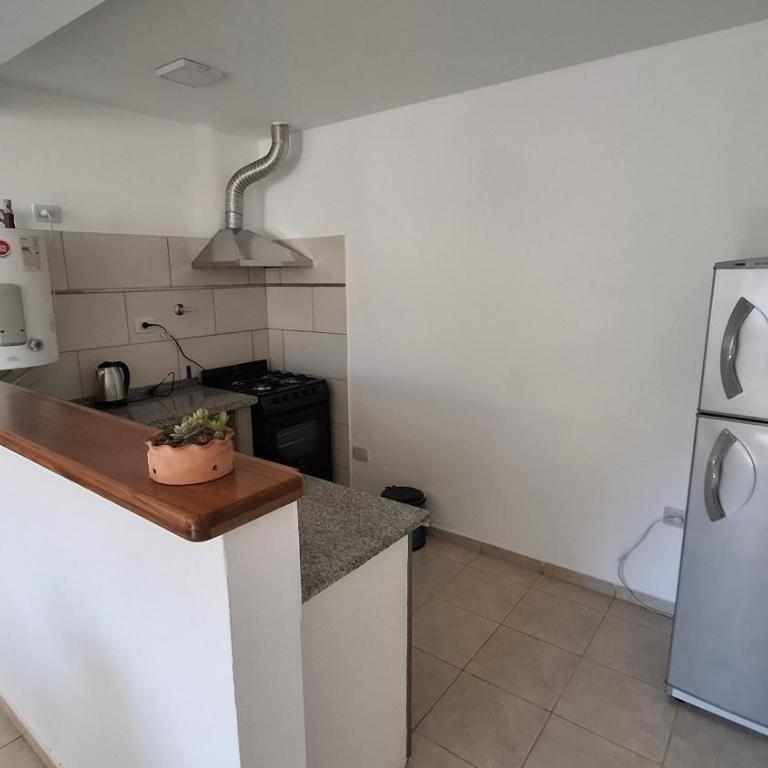Casa Funes Duplex con Patio y Cochera a 5min del Estadio Kempes y 10min Aeropuerto - One-Bedroom Apartment with Terrace - 9