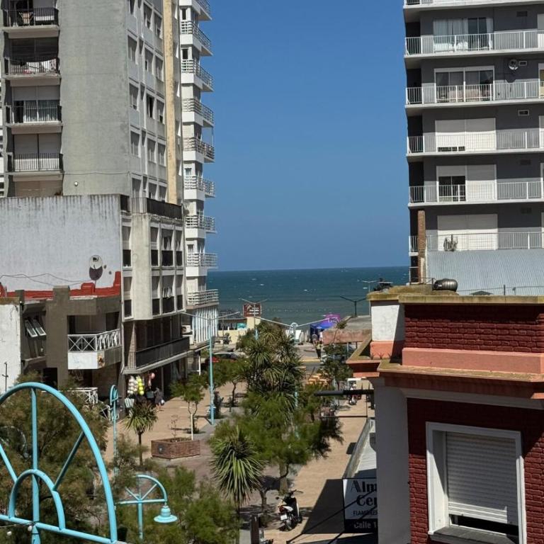 Departamento sobre peatonal a una cuadra del mar - Two-Bedroom Apartment - 9