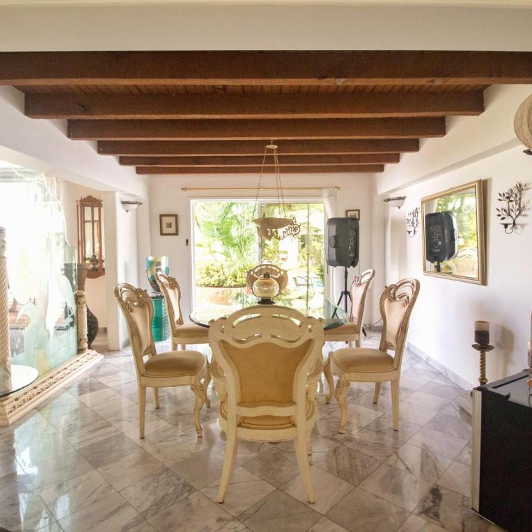 Villa boutique con piscina y vehículo - Casa de 4 dormitorios - 12