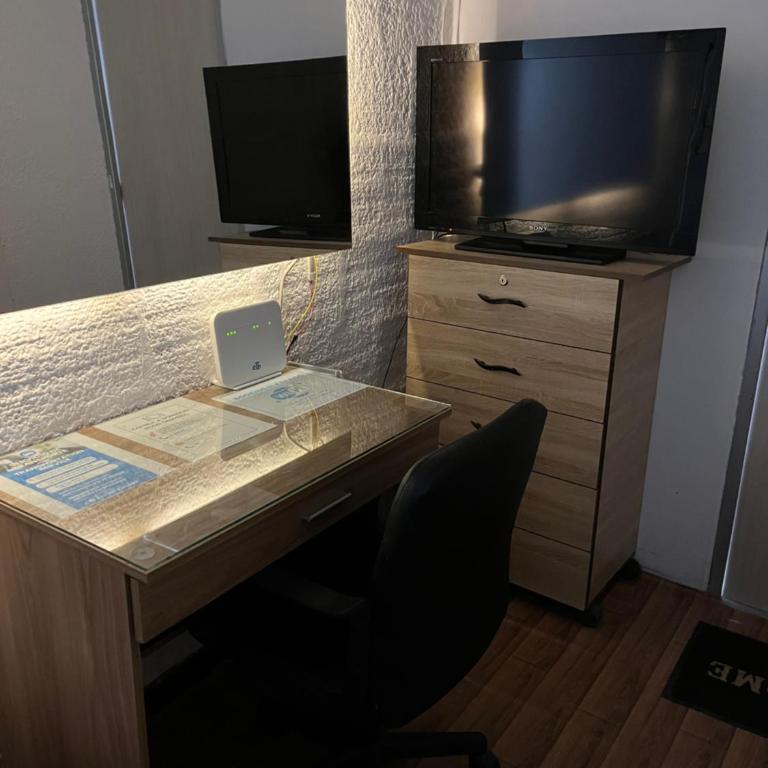 Habitación con baño privado cerca al aeropuerto! - Double Room with Private Bathroom - 2