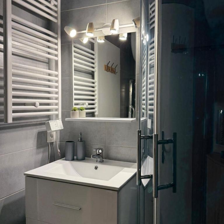 Cabin studio, Terrace, Private Parking and Swimming Pool - Appartement 1 Chambre - 8