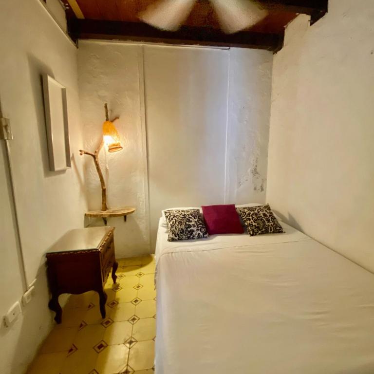 Hostal Españolete - Habitación Triple con baño compartido - 14