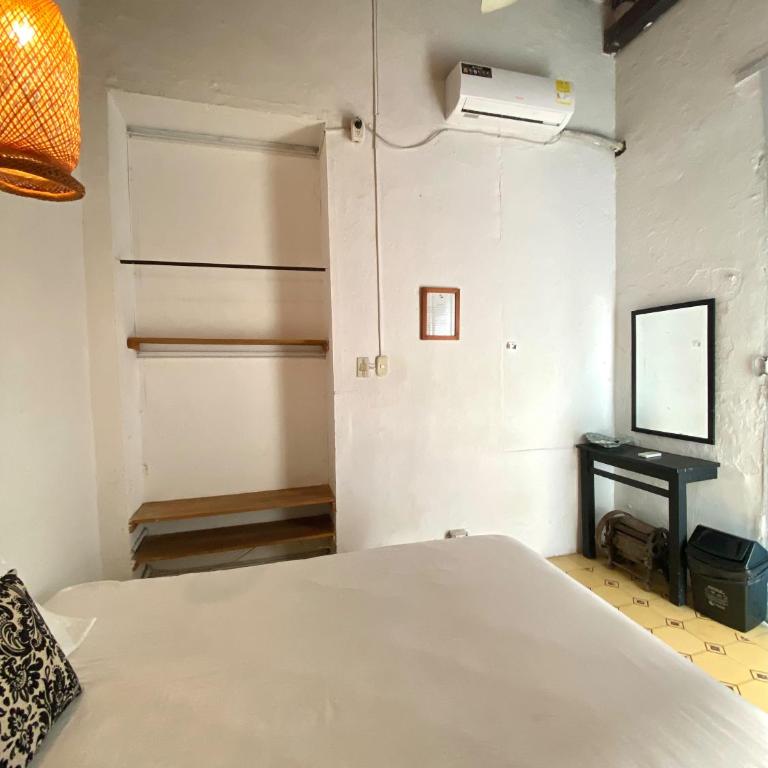 Hostal Españolete - Habitación Familiar con baño compartido - 8