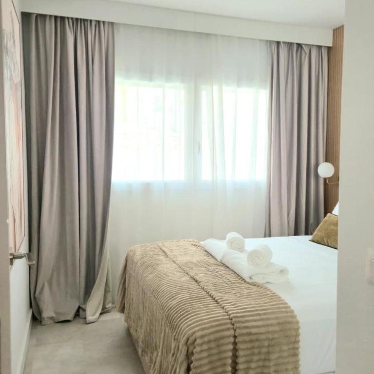 TMS Veramar2, Seafront, AC, Pool & Parking - Two-Bedroom Apartment - 24