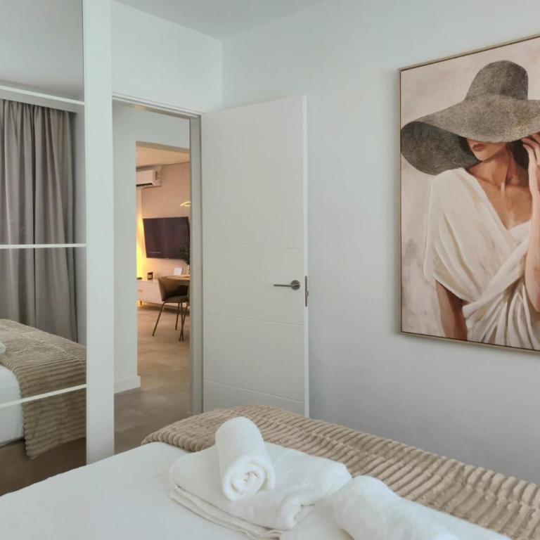 TMS Veramar2, Seafront, AC, Pool & Parking - Two-Bedroom Apartment - 13