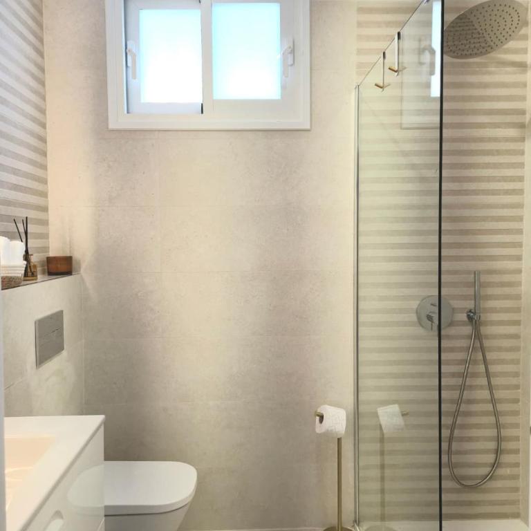 TMS Veramar2, Seafront, AC, Pool & Parking - Two-Bedroom Apartment - 22