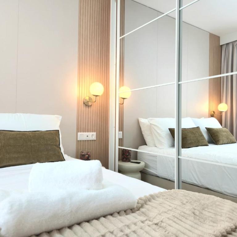 TMS Veramar2, Seafront, AC, Pool & Parking - Two-Bedroom Apartment - 14