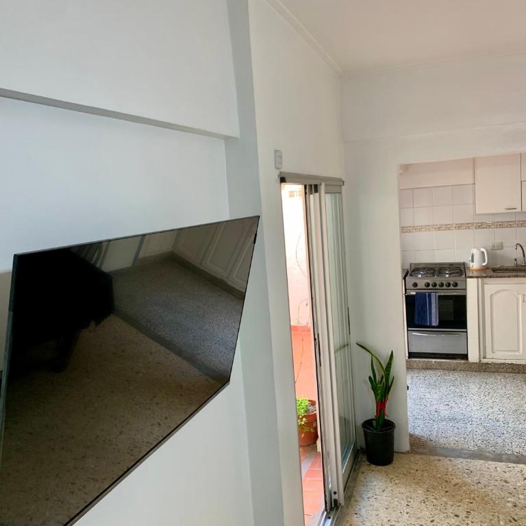Temporario La 18, 2 dormitorios con Garage apto AUTO - SUV - Two-Bedroom Apartment - 5