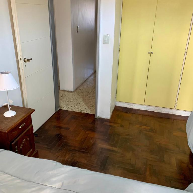 Temporario La 18, 2 dormitorios con Garage apto AUTO - SUV - Two-Bedroom Apartment - 17