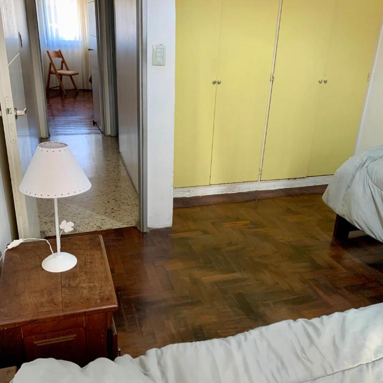 Temporario La 18, 2 dormitorios con Garage apto AUTO - SUV - Two-Bedroom Apartment - 18