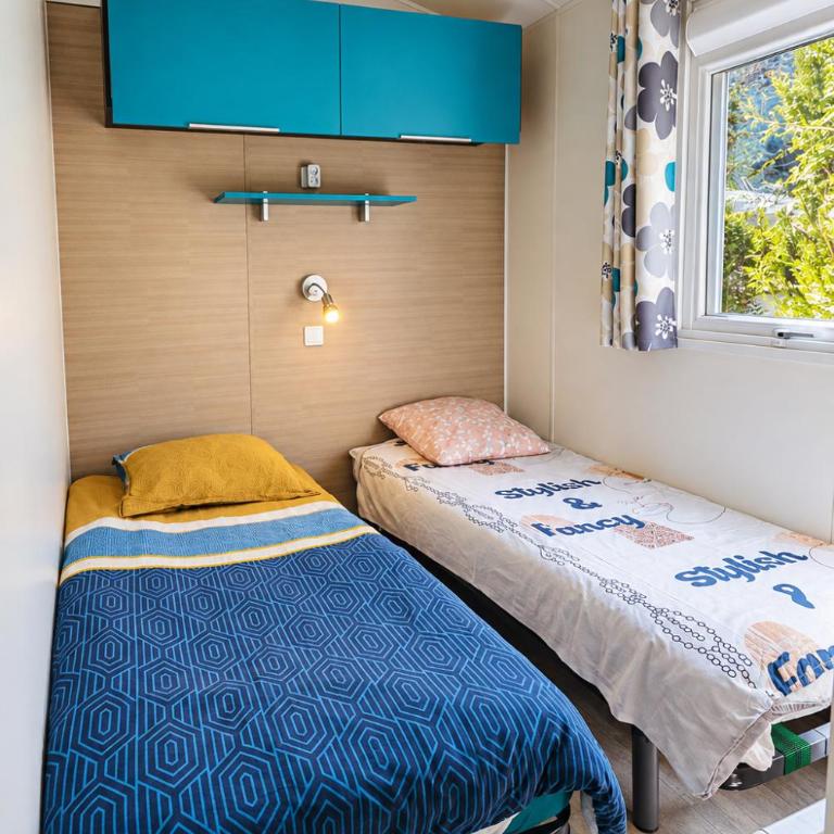 Le Génépi Mobil-home 3 chambres pour 6 pers avec Climatisation Camping 3 etoiles - Maison 3 Chambres - 6