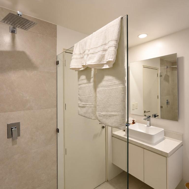 Villa Eureka - 3BR, Hot Tub, 2 Blocks from Beach - Apartamento de 3 dormitorios y vistas al mar - 8