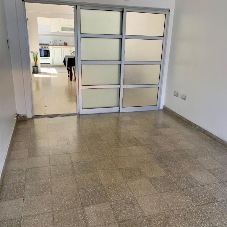 Temporario La 18, 2 dormitorios con Garage apto AUTO - SUV - Two-Bedroom Apartment - 26