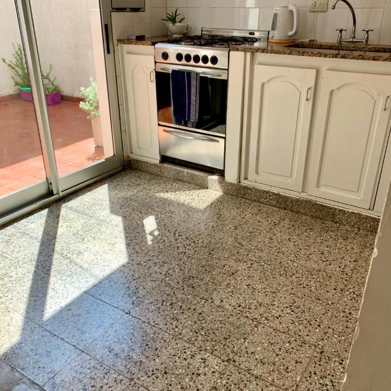 Temporario La 18, 2 dormitorios con Garage apto AUTO - SUV - Two-Bedroom Apartment - 7
