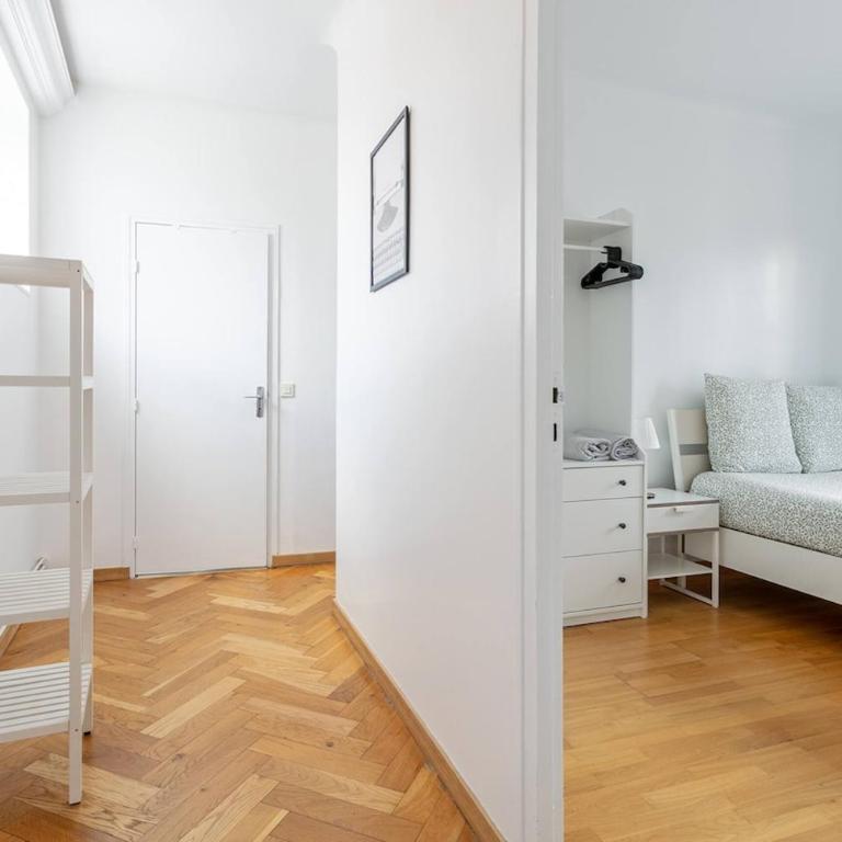 Parisian Flat, Large Terrace & Eiffel Tower View - Appartement 2 Chambres - 5