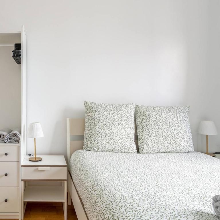 Parisian Flat, Large Terrace & Eiffel Tower View - Appartement 2 Chambres - 22
