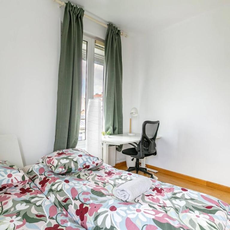 Parisian Flat, Large Terrace & Eiffel Tower View - Appartement 2 Chambres - 23