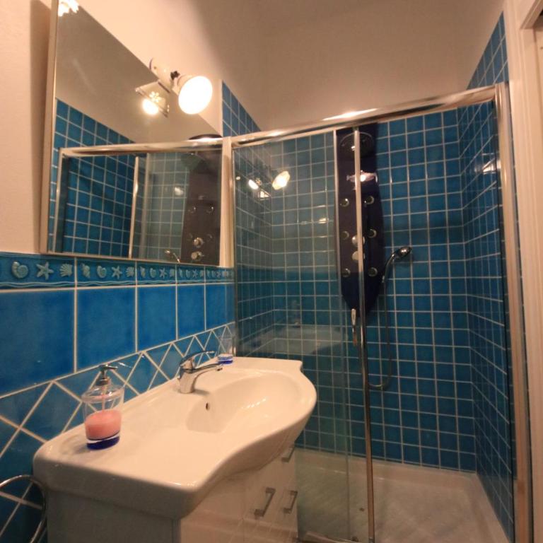 ### Appartamenti sulla SPIAGGIA al POETTO ### - Appartamento con 1 Camera da Letto e Cortile - 7