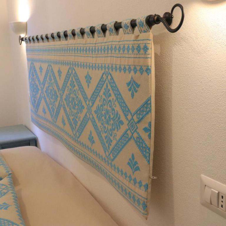 ### Appartamenti sulla SPIAGGIA al POETTO ### - Appartamento con 1 Camera da Letto e Cortile - 17