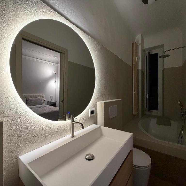 Classic Milanese Home with Balcony & City Views - Apartamento de 1 dormitorio - 2