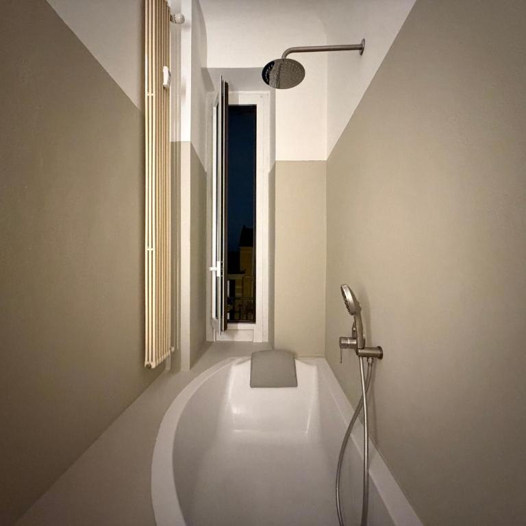 Classic Milanese Home with Balcony & City Views - Apartamento de 1 dormitorio - 3