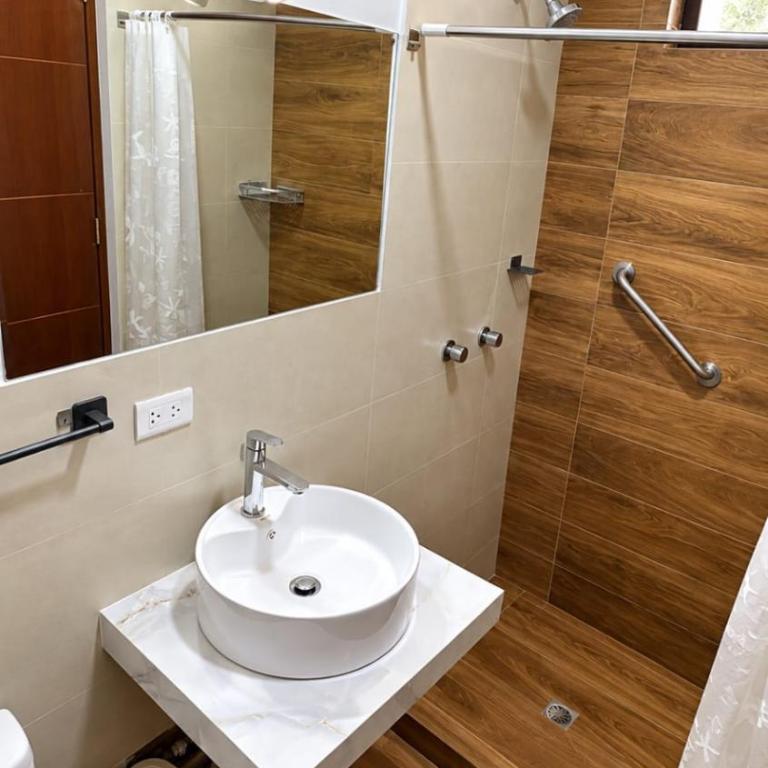 Hotel El Galeón - PARACAS - Habitación Cuádruple con baño privado - 18