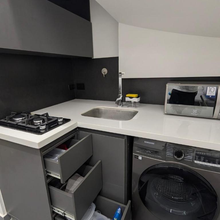 Estudio independiente primer piso cerca a Metro y VIVA Envigado - One-Bedroom Apartment - 3