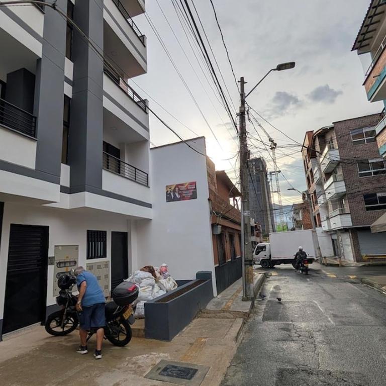 Estudio independiente primer piso cerca a Metro y VIVA Envigado - One-Bedroom Apartment - 11