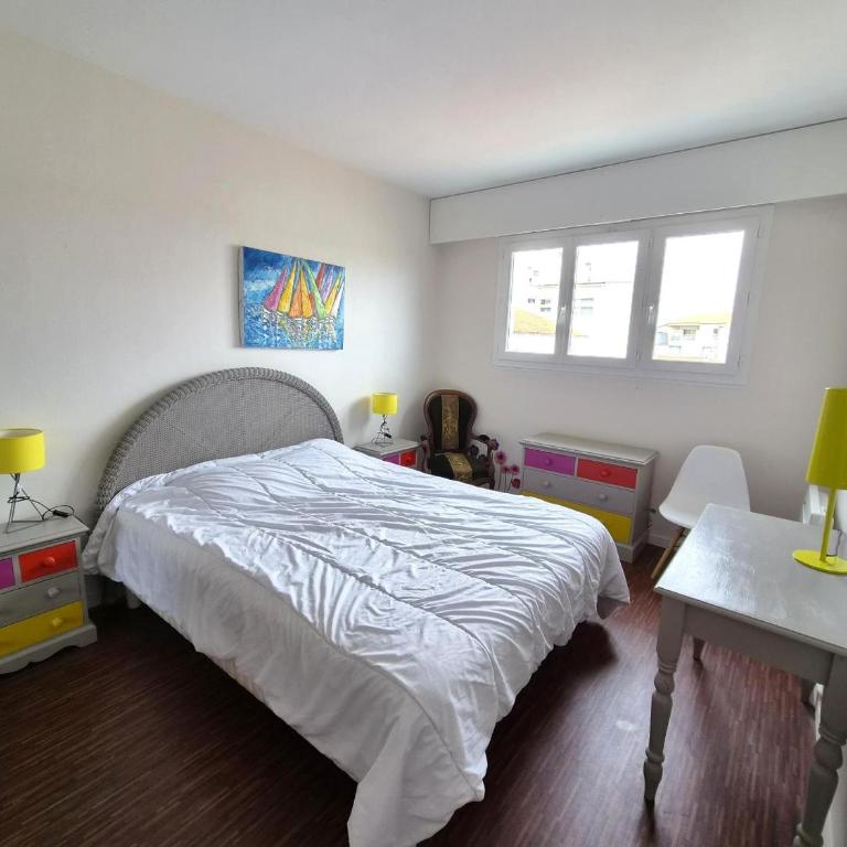 Appartement Élegant avec Balcon, Garage et WiFi en Bord de Mer - Appartement 2 Chambres - 12