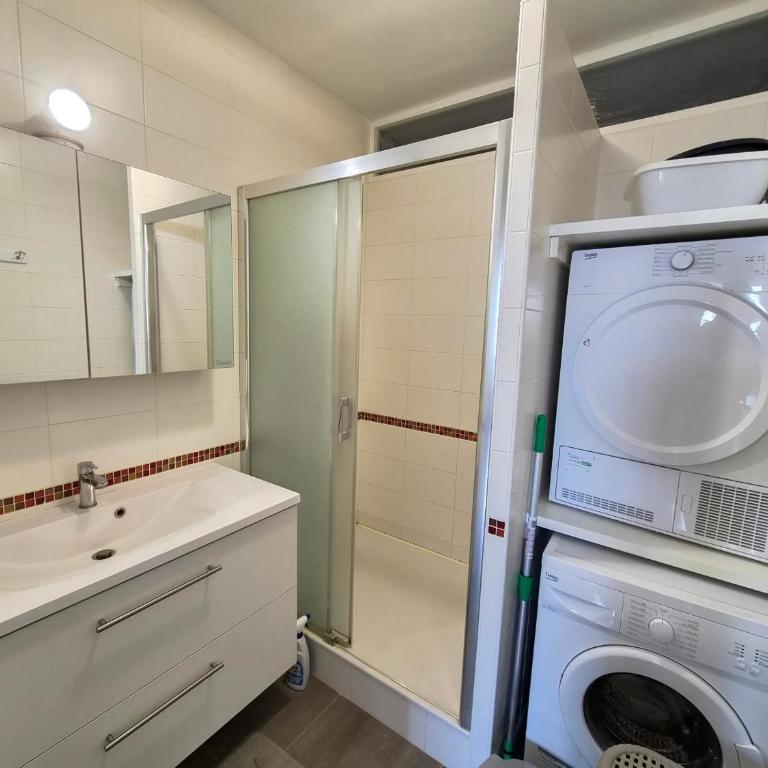 Appartement Élegant avec Balcon, Garage et WiFi en Bord de Mer - Appartement 2 Chambres - 14