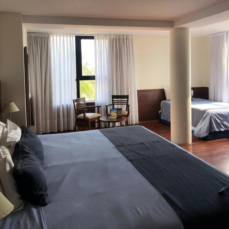 Puerto Amarras Hotel & Suites - Suite with River View - 1