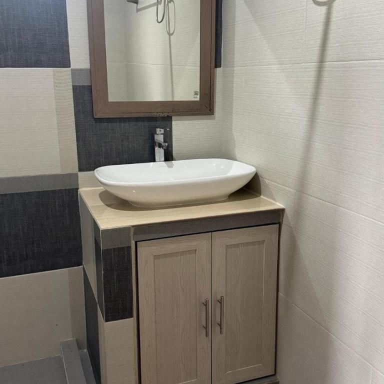 House Apartment Cerca del Centro Patio Pet Friendly - One-Bedroom Apartment - 10