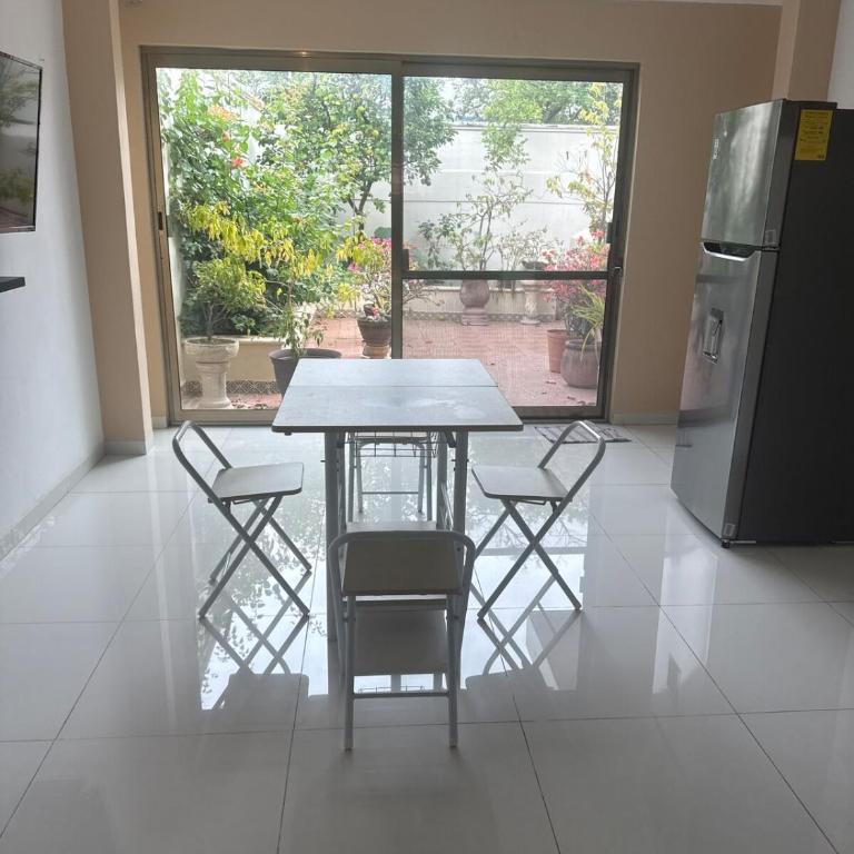 House Apartment Cerca del Centro Patio Pet Friendly - One-Bedroom Apartment - 11