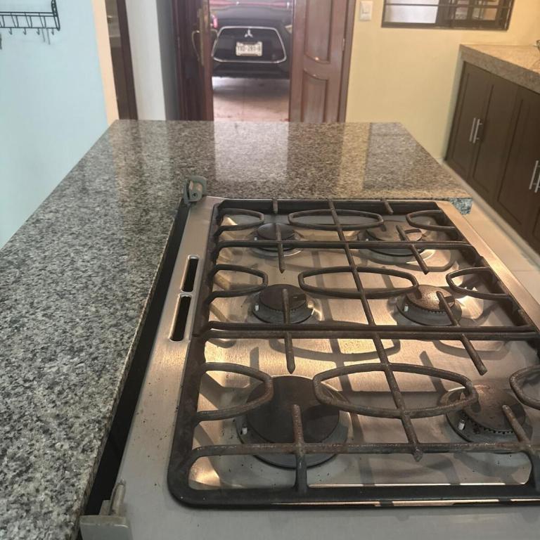 House Apartment Cerca del Centro Patio Pet Friendly - One-Bedroom Apartment - 23