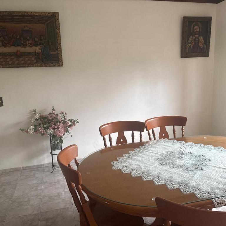 House Apartment Cerca del Centro Patio Pet Friendly - One-Bedroom Apartment - 65