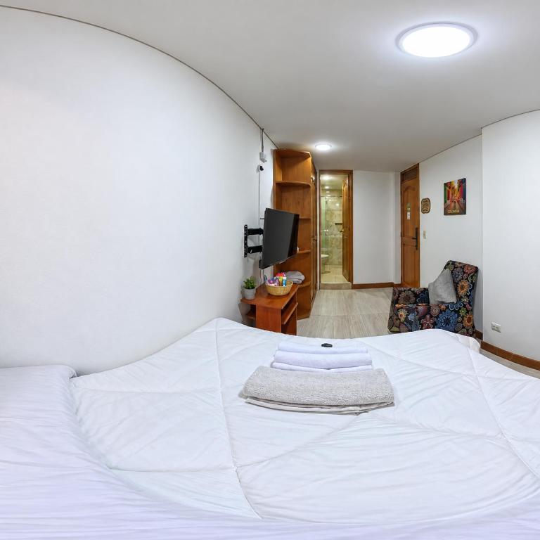 Casa de Huespedes Aeropuerto Cas Embajada 23 F - Habitación Doble con baño privado - 2