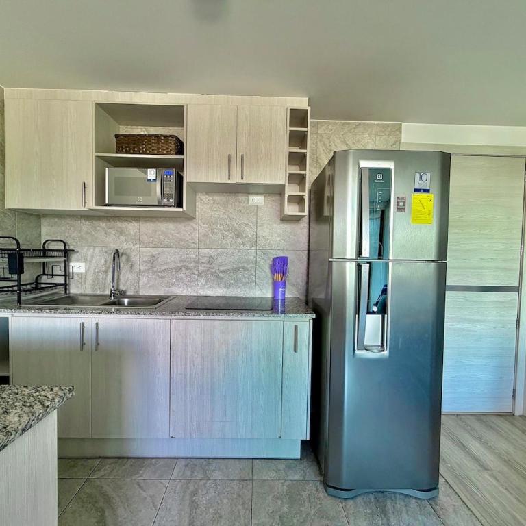 Suite near the Metro, with a View & Gym - One-Bedroom Apartment - 2