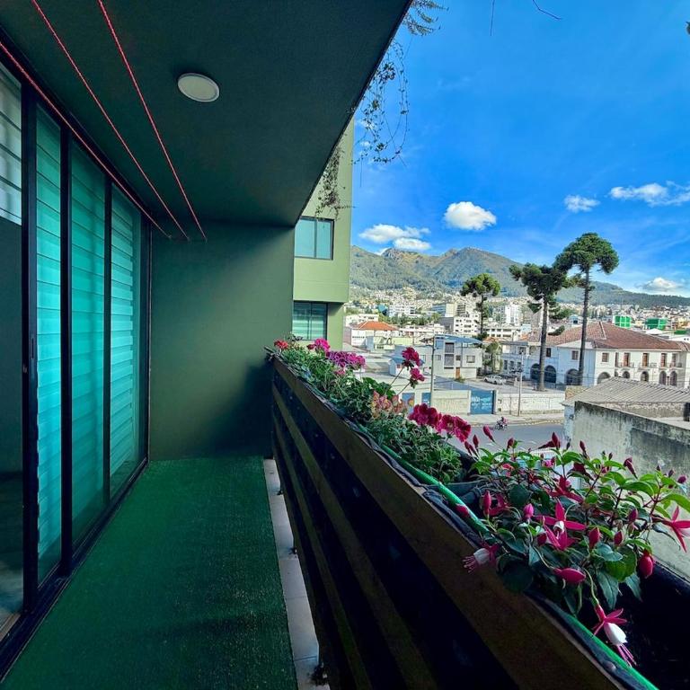 Suite near the Metro, with a View & Gym - One-Bedroom Apartment - 4