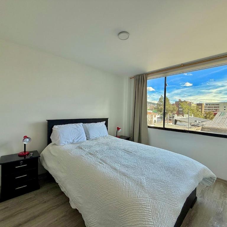 Suite near the Metro, with a View & Gym - One-Bedroom Apartment - 5