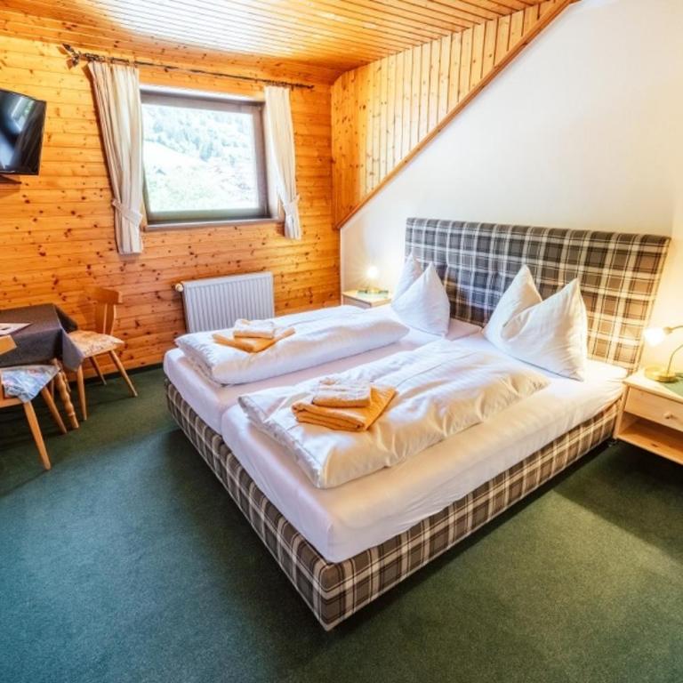Hammerschmied Bed&Breakfast - Familienzimmer mit Doppelbett - 1
