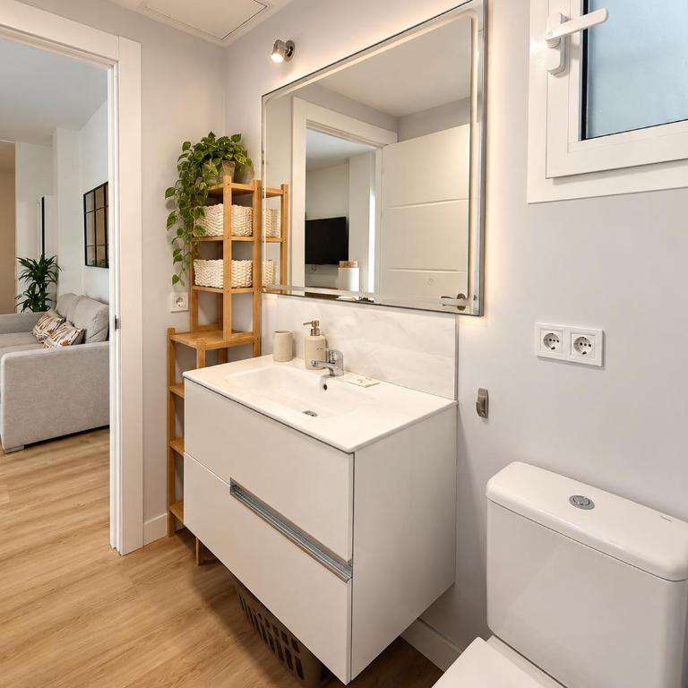 Vibe, Paseo playa de Las Canteras, Nómadas digitales, ideal parejas - One-Bedroom Apartment - 5