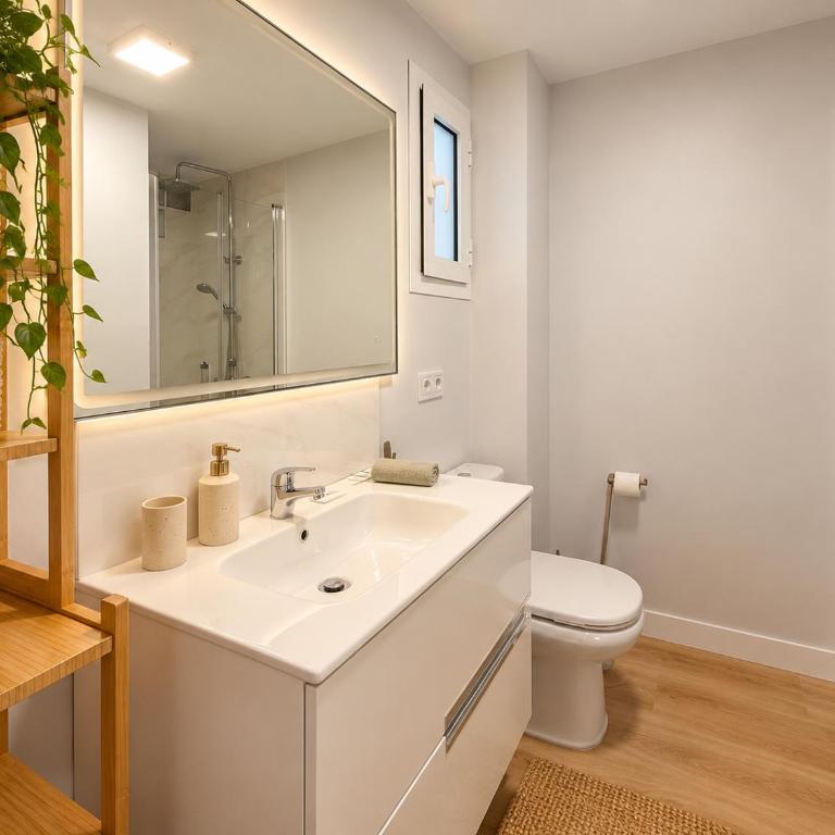 Vibe, Paseo playa de Las Canteras, Nómadas digitales, ideal parejas - One-Bedroom Apartment - 10