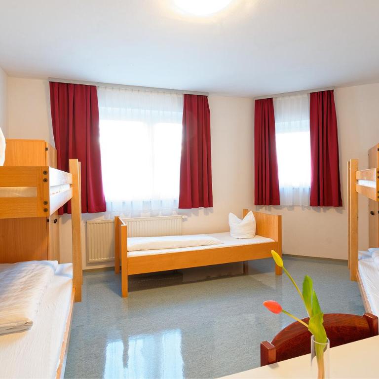 Jugend- und Familiengästehaus Klagenfurt - Vierbettzimmer - 1