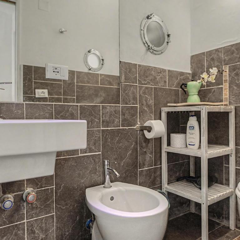 Tribunapoli Apartment - Appartamento con 4 Camere da Letto e Balcone - 19