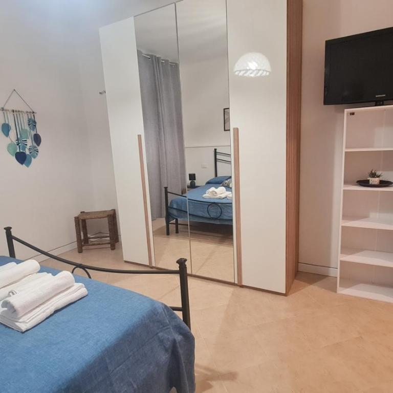 LINEA BLU intero appartamento due camere, vicino stazione, porto e parcheggi auto - Two-Bedroom Apartment - 13