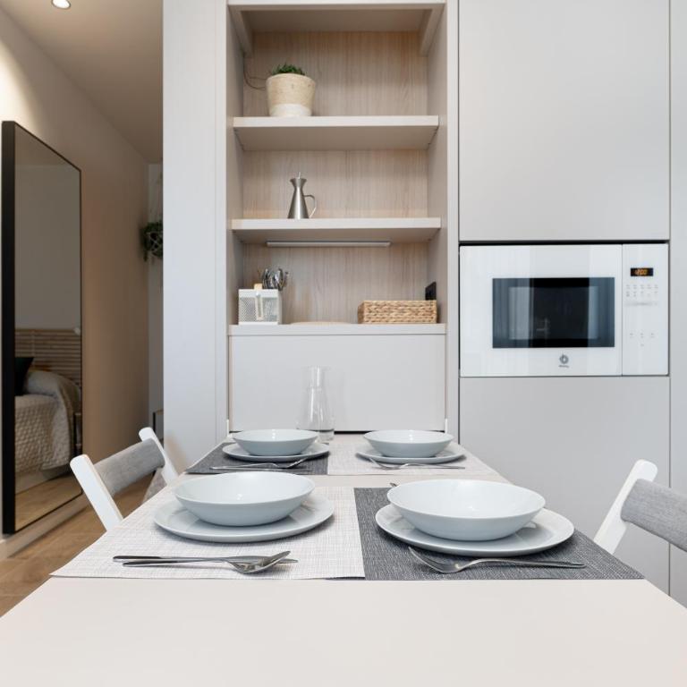 Apartamentos Alojalia - Deluxe Junior Suite - 4