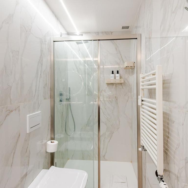 Spacious Apartment - M4 to Duomo - Free Garage - Appartamento con 3 Camere da Letto - Piano Alto - 4