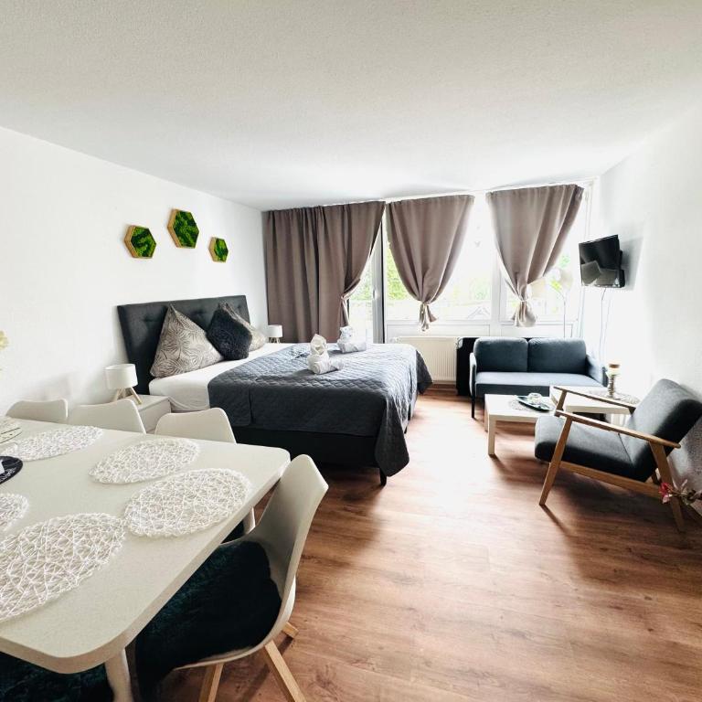 Ferienwohnung Harmonia inklusive Hallenbad, Außenpool, Sauna & Fitnessstudio, familienfreundlich ausgestattet, großes 2-Zimmer-Apartment - Apartment mit 2 Schlafzimmern - 1